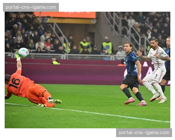 博洛尼亚2-1险胜克雷莫内塞,补时阶段连吃两张红牌