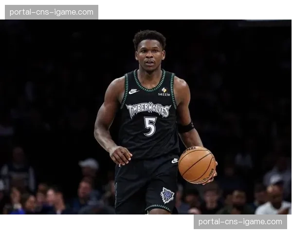 最后一攻,爱德华兹吸引三人包夹分球,里德空位三分被犯规,三罚全中绝杀